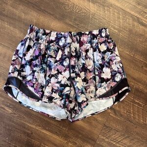 lululemon athletica Multicolor Floral Hotty Hot 4.5” Shorts